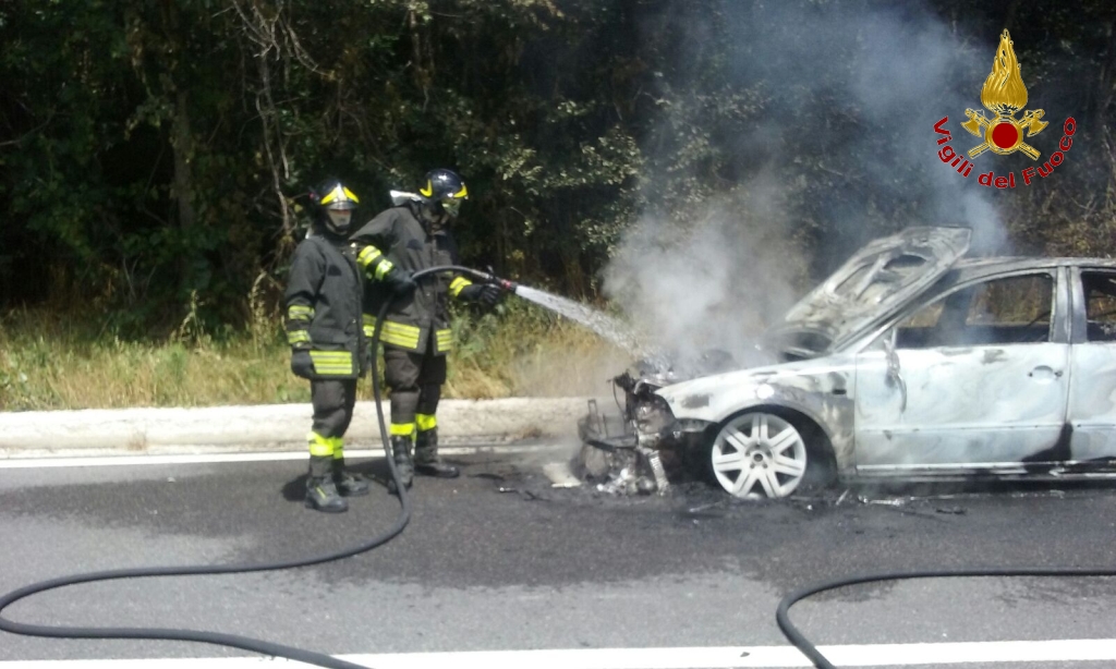 Incendio autovettura Calitri Scalo (1)
