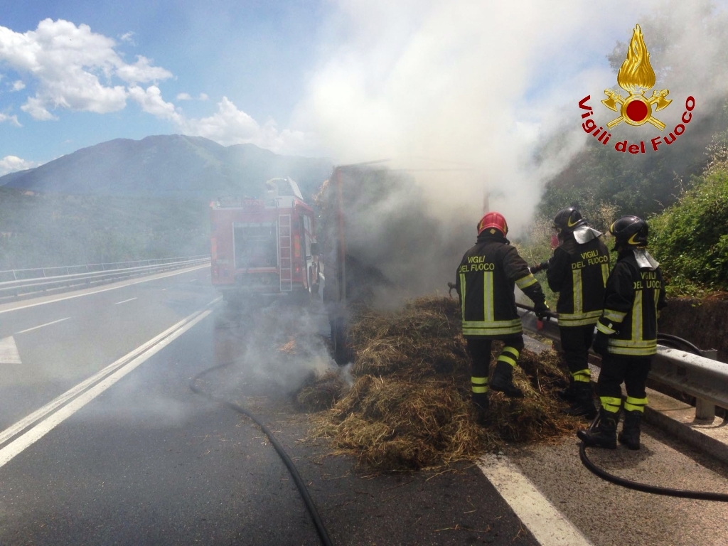 Incendio furgone Caposele (1) (1)