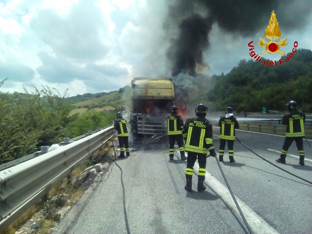 (003) Incendio Autotreno A 16