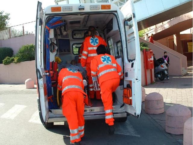 ambulanza_soccorritori01