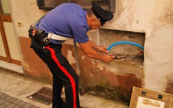 CARABINIERI ALLACCIO ABUSIVO