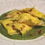 ravioli-di-burrata-e-cipolla-rossa-su-crema-d-L-CLathO