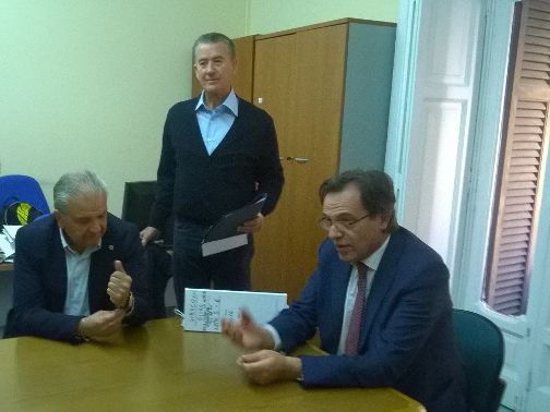 Il consigliere provinciale Stefano Farina e l'amministratore di Irpiniambiente Nicola Boccalone alla firma in Regione
