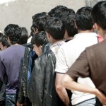 immigrati-di-spalle-e1432633388631