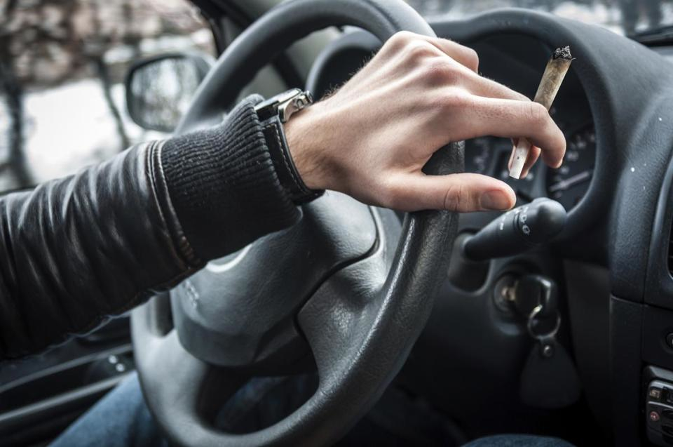cannabis-guida-auto