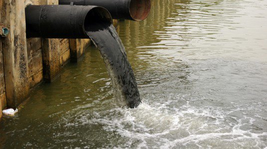 inquinamento_fognatura_acqua-535x300