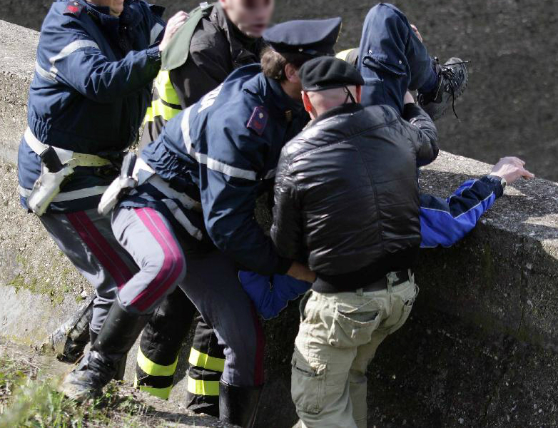 poliziotti-polizia-suicidio