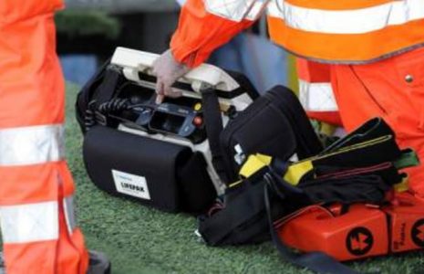 defibrillatore-campo-di-calcio-465x300