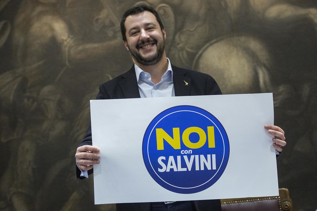 Matteo Salvini presenta il nuovo simbolo per il sud Italia