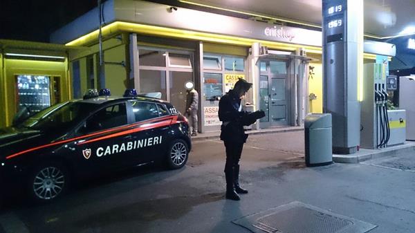 distributore-rapina-carabinieri-area-di-servizio