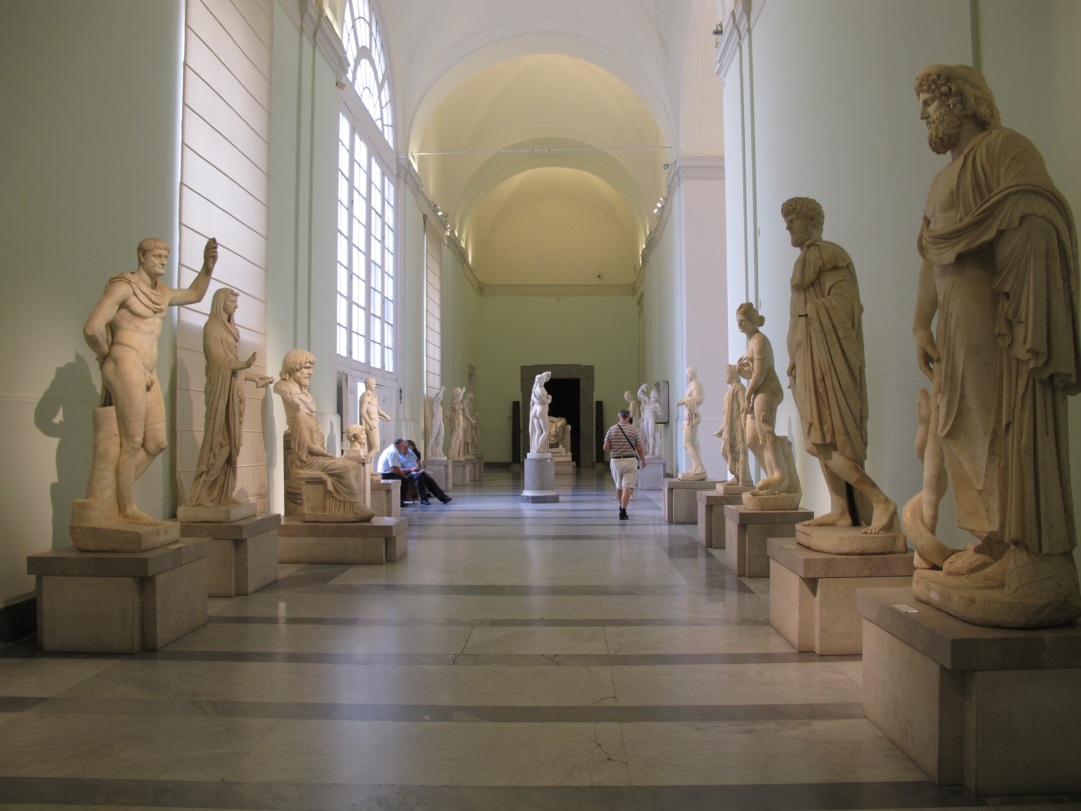 Napoli,_museo_archeologico2