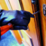 FURTI IN CASA FURTO CON SCASSO PORTA CRIMINALITA' DELINQUENZA LADRO
