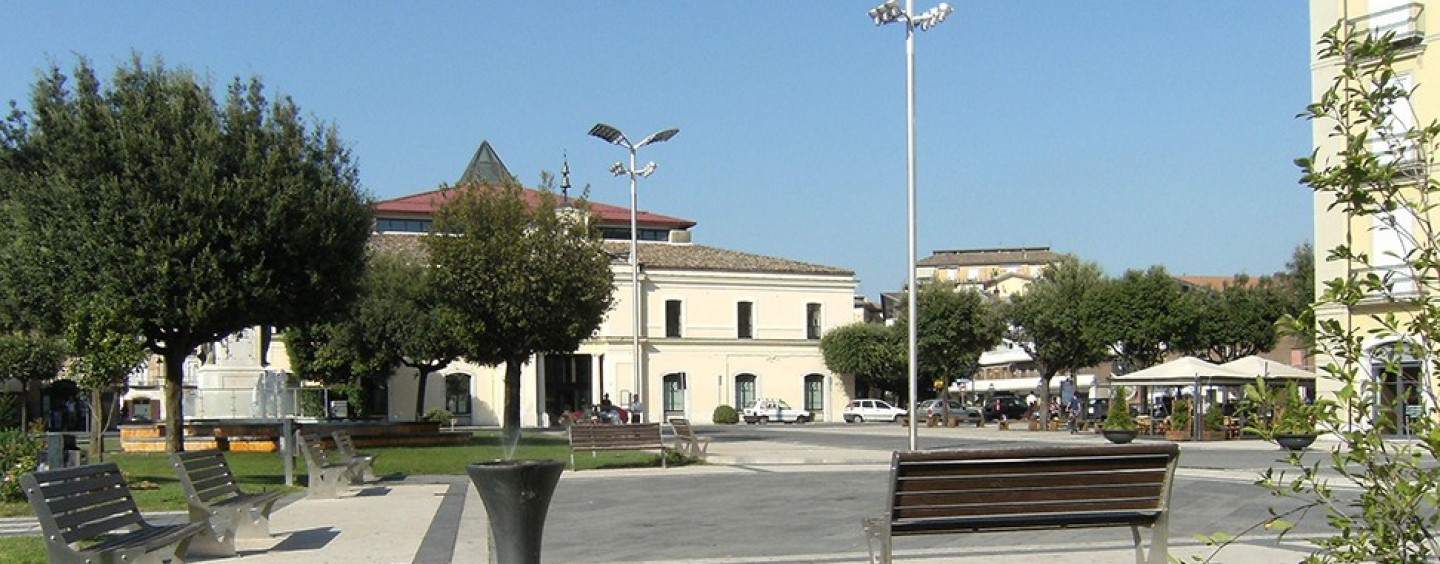 PiazzaUmbertoI-Atripalda-e1426852403113-1440x564_c
