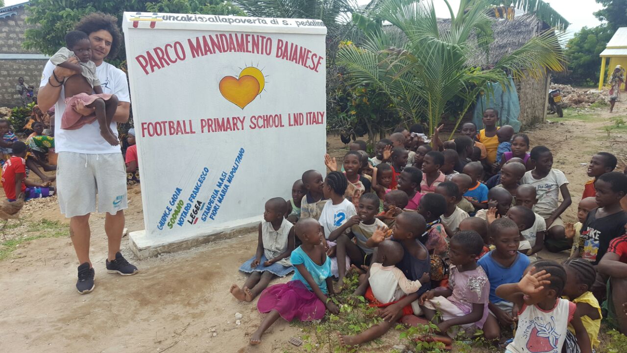 Un Calcio alla Povertà 01