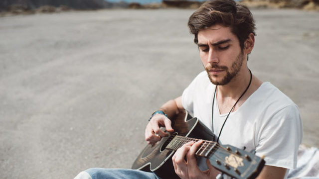 Alvaro-Soler-in-concerto-all’Arena-Flegrea-per-il-Noisy-Festival-640x360-640x360