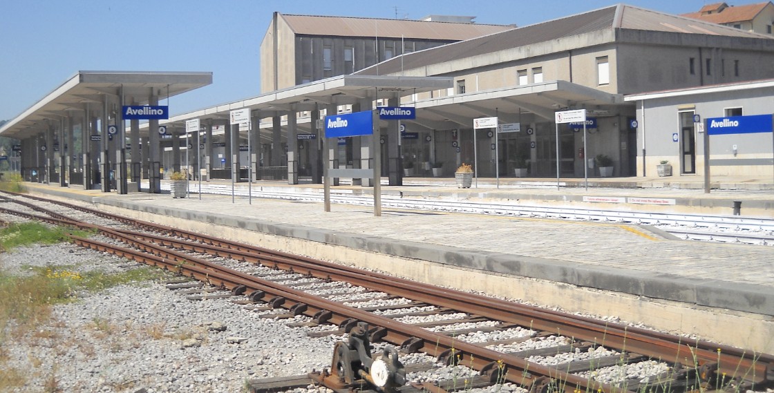 la stazione ferroviaria di avellino