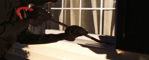 ventenne-astigiano-arrestato-dai-carabinieri-per-tentato-furto-in-appartamento-56e44b360c5181