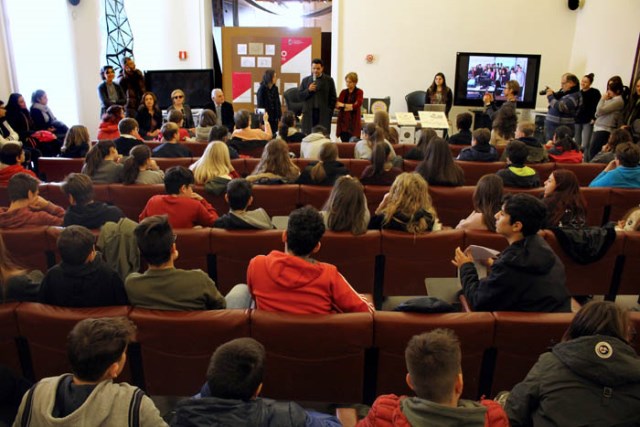 Palazzo Ruggi durante la presentazione dei totem