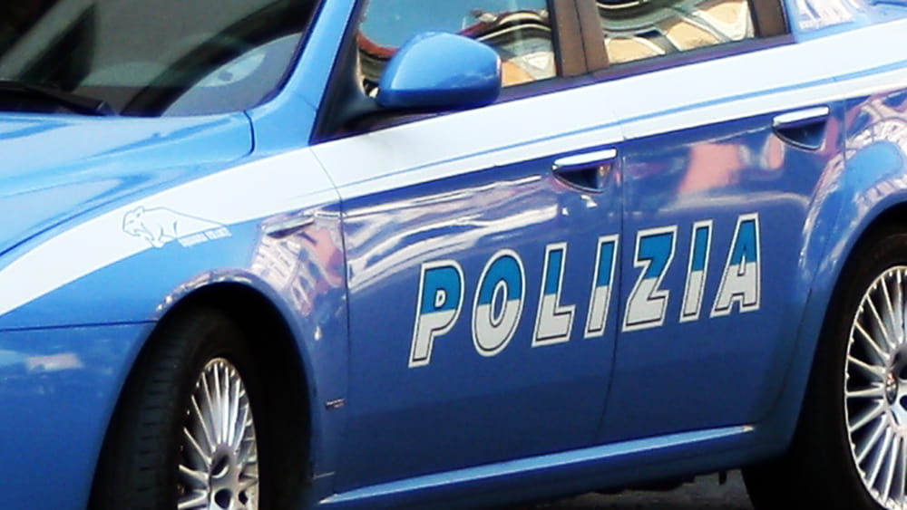 Area di servizio autostrada a 16 “irpinia nord” – polizia blocca 4 ... Polizia di stato area riservata