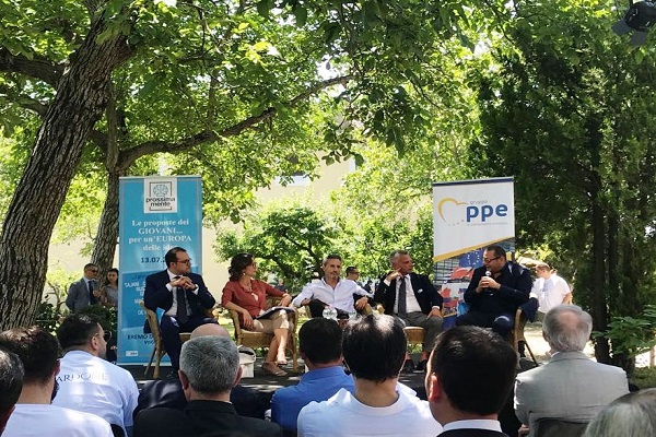 foto intervento armando cesaro a convention fi visciano