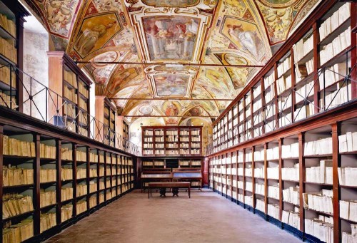 1253115232979_Archivio_di_Stato_di_Napoli,_Sala_del_Capitolo_del_Monastero_benedettino_dei_Santi_Severino_e_Sossio,_ora_Sala_del_Catasto_onciario