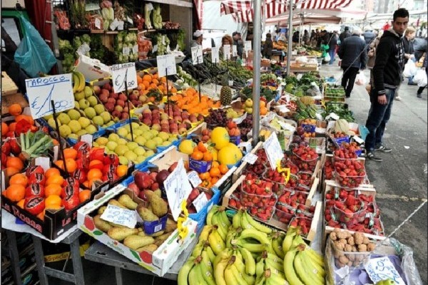 Mercato-bancarella-frutta