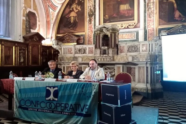 presidente borea al microfono