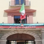 striscione palazzo caracciolo