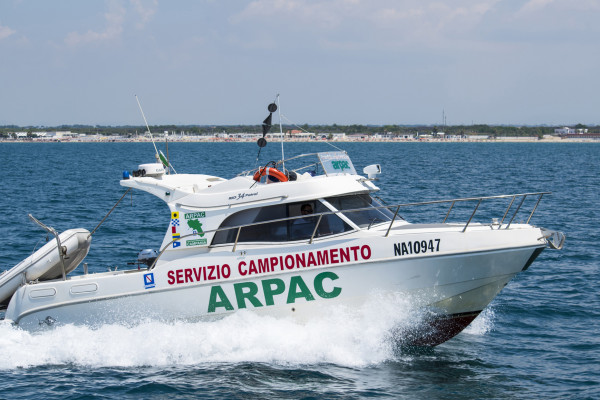 battello-spiaggia-ArpaCampania-3x2.OK