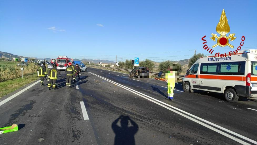 WhatsApp_Image_2024-01-16_at_10.19.21-1705396788556.jpeg--tragedia_sulla_basentana__frontale_fra_due_auto__muore_un_91enne_a_pisticci