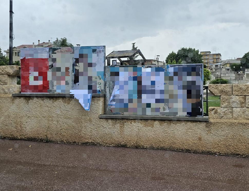 Manifesti pixellati
