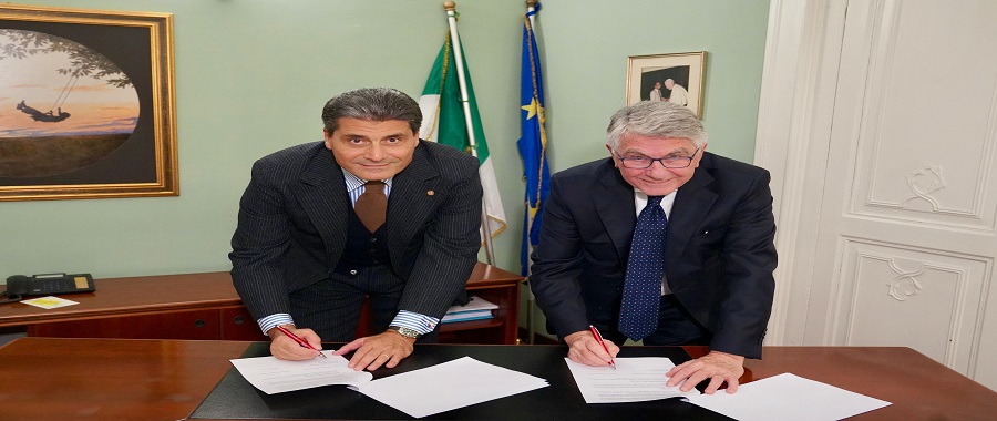 SX Massimo Petrone board member Camera di Commercio Americana a dx Felice Barela cda Ipe