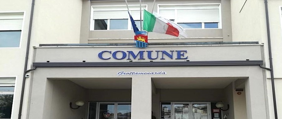 Bandiere_a_mezz'asta
