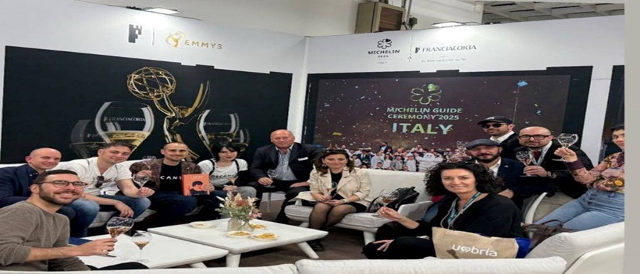 Vinitaly 2025_Andrea Moscariello_brindisi in gruppo