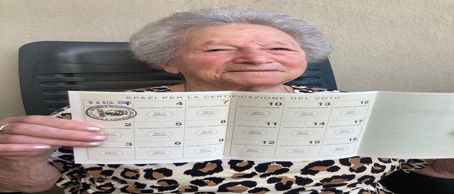 102 anni al seggio per il referendum_Maria morante
