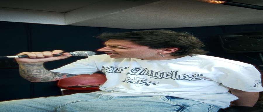SonoAquila al mic