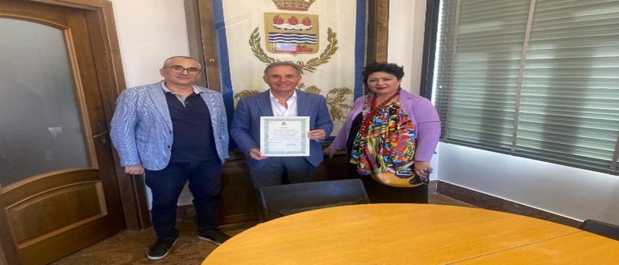 Carlo Gargiulo e Angela Caliendo con il Sindaco di Eboli Avv. Mario Conte
