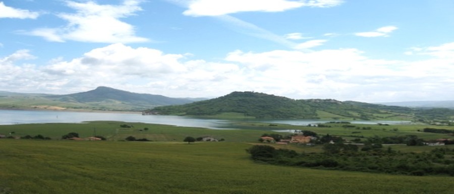 Lago_di_Conza_e_collina_di_Conza_vecchia