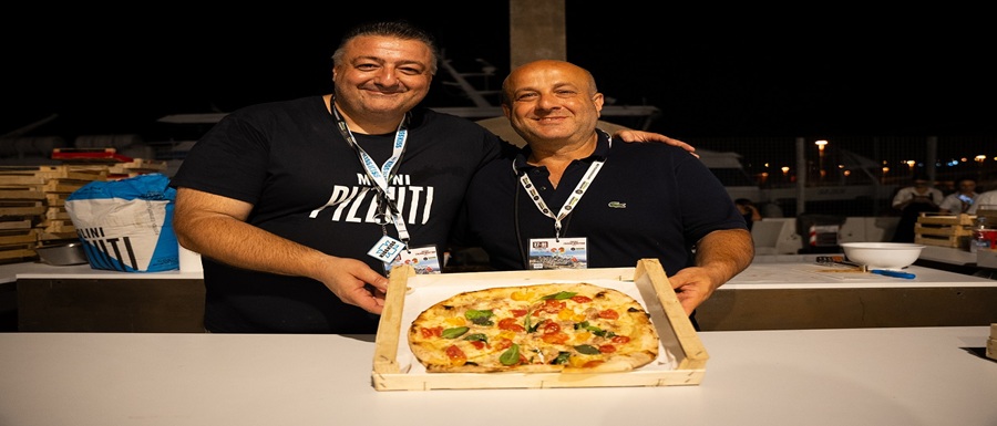 03 Pitti Pizza & Friends - il patron Maurizio Falcone con il consulente tecnico Nunzio Mascolo (1)