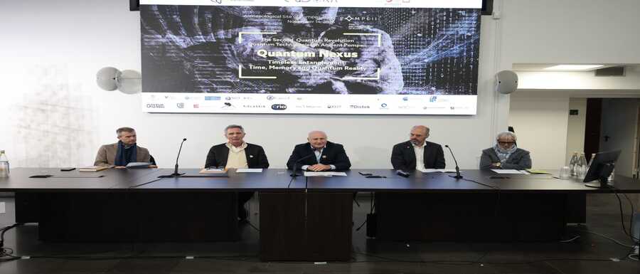 Da sx G.Zuchtriegel, P. Silvestrini (pres. Eudora); B. Ruggiero (pres. Com Scient. Eudora);  T. Calarco (Università di Bologna); I. Rendina (Dir. ISASI CNR  - Eudora)-2